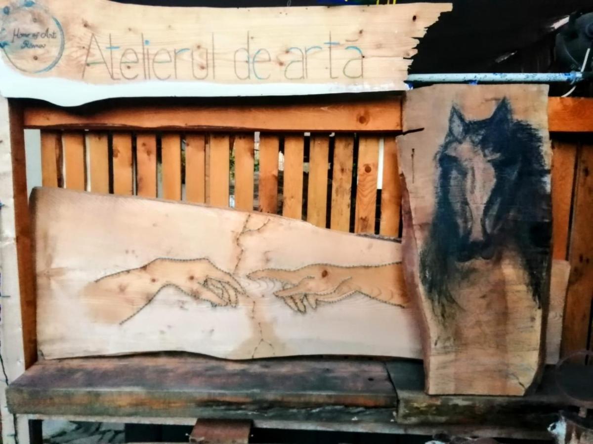 Home Of Art Rîşnov Exteriör bild